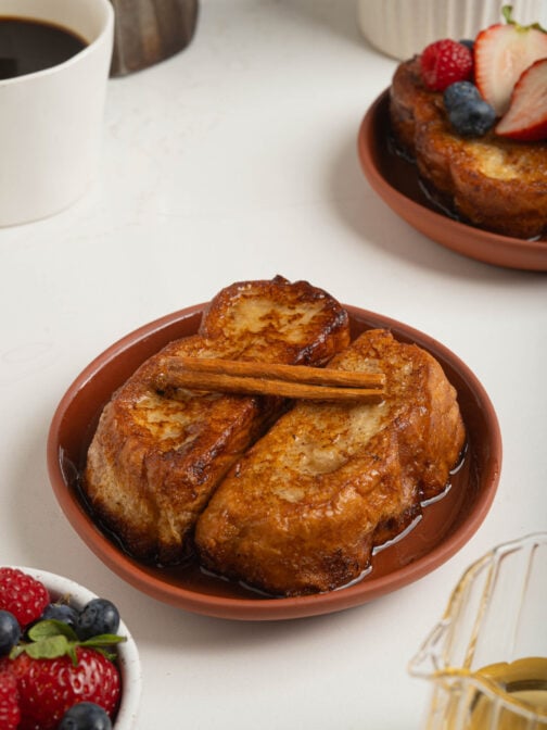 A plate of torrejas.
