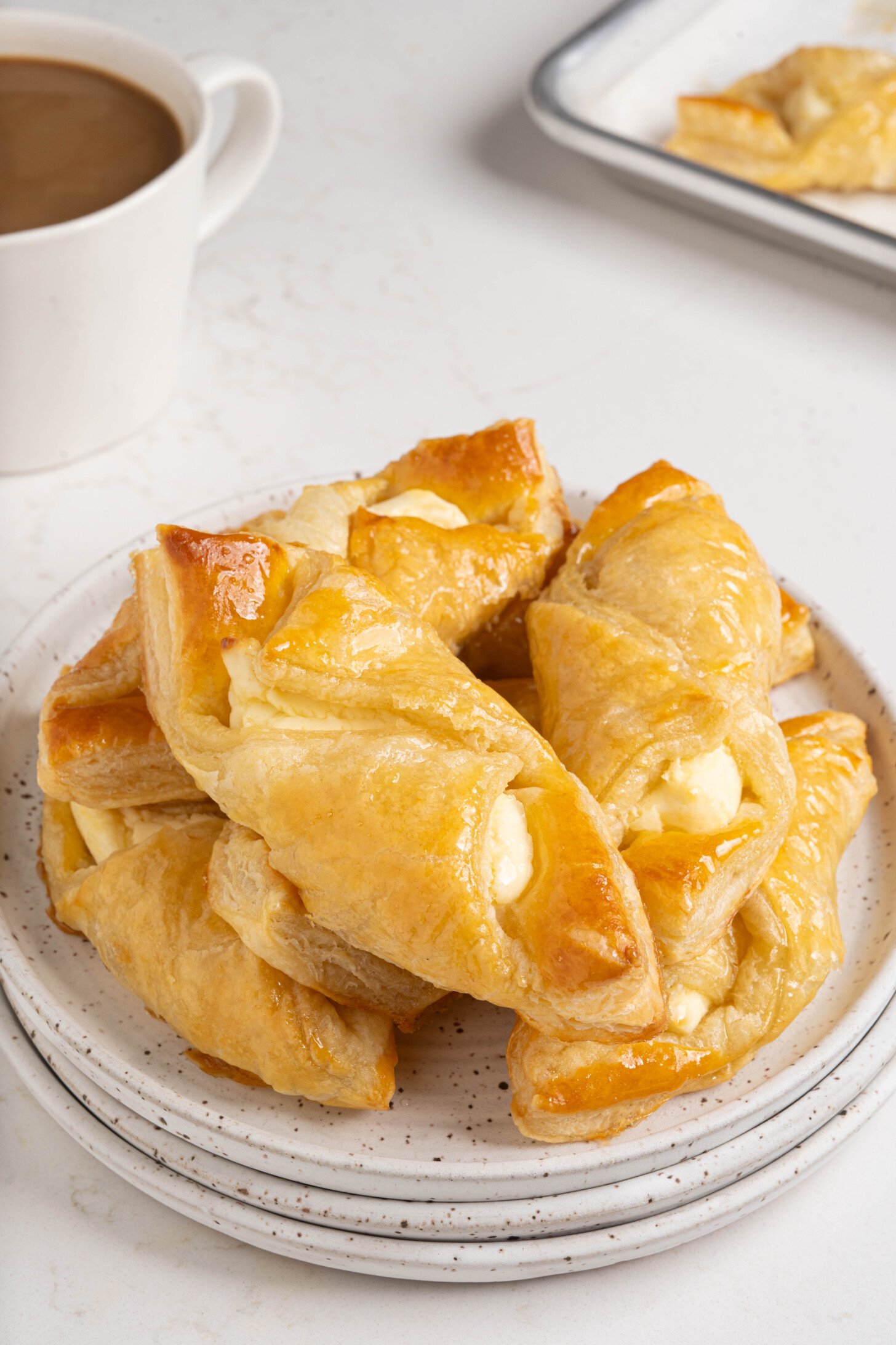 A plate of quesitos.