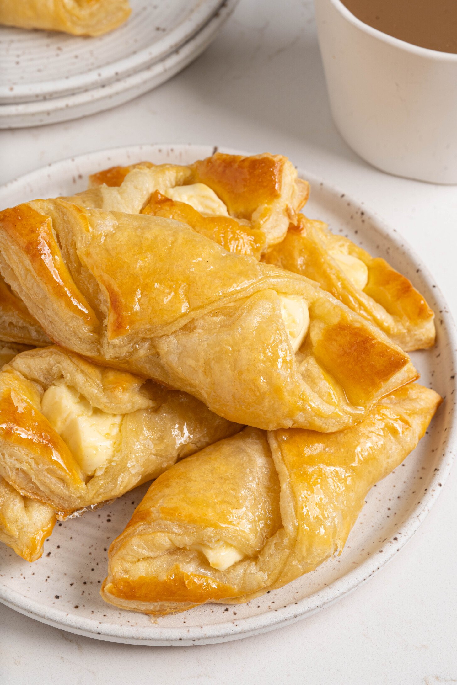 A plate of quesitos.