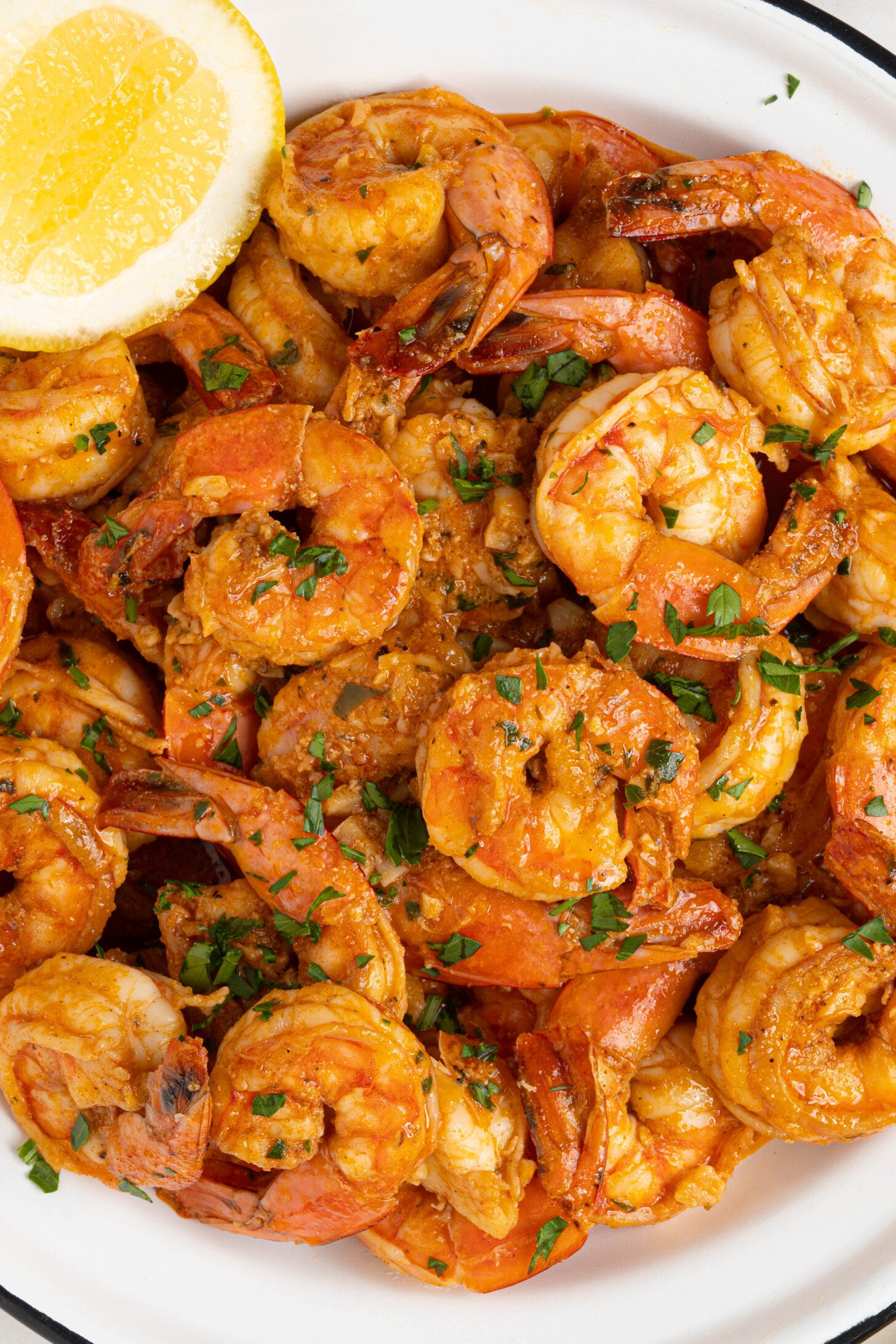 A plate of camarones al ajillo.