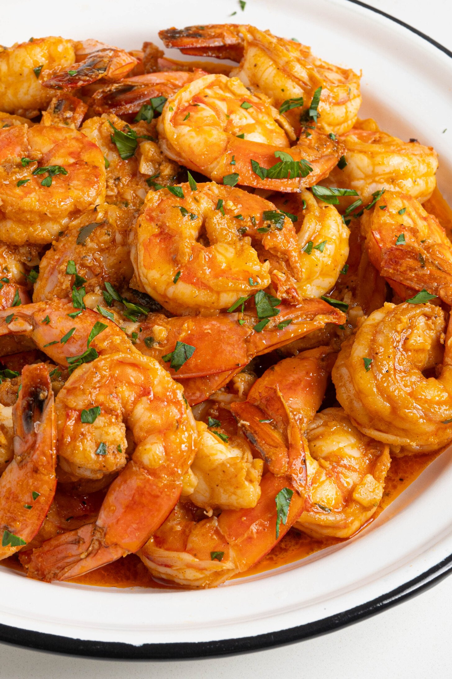 A plate of camarones al ajillo.