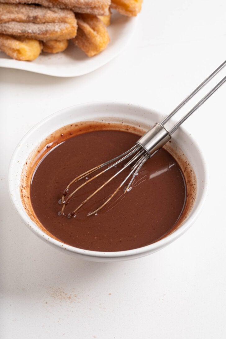 A cup of chocolate sinking sauce.