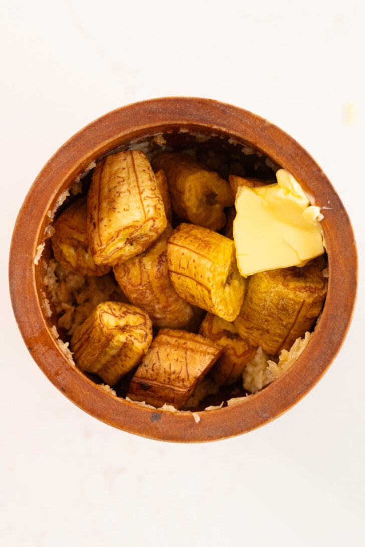 A pilon with plantains and butter.