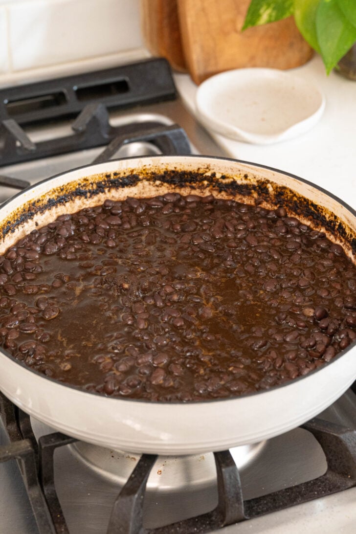 A pot of habichuelas negras.