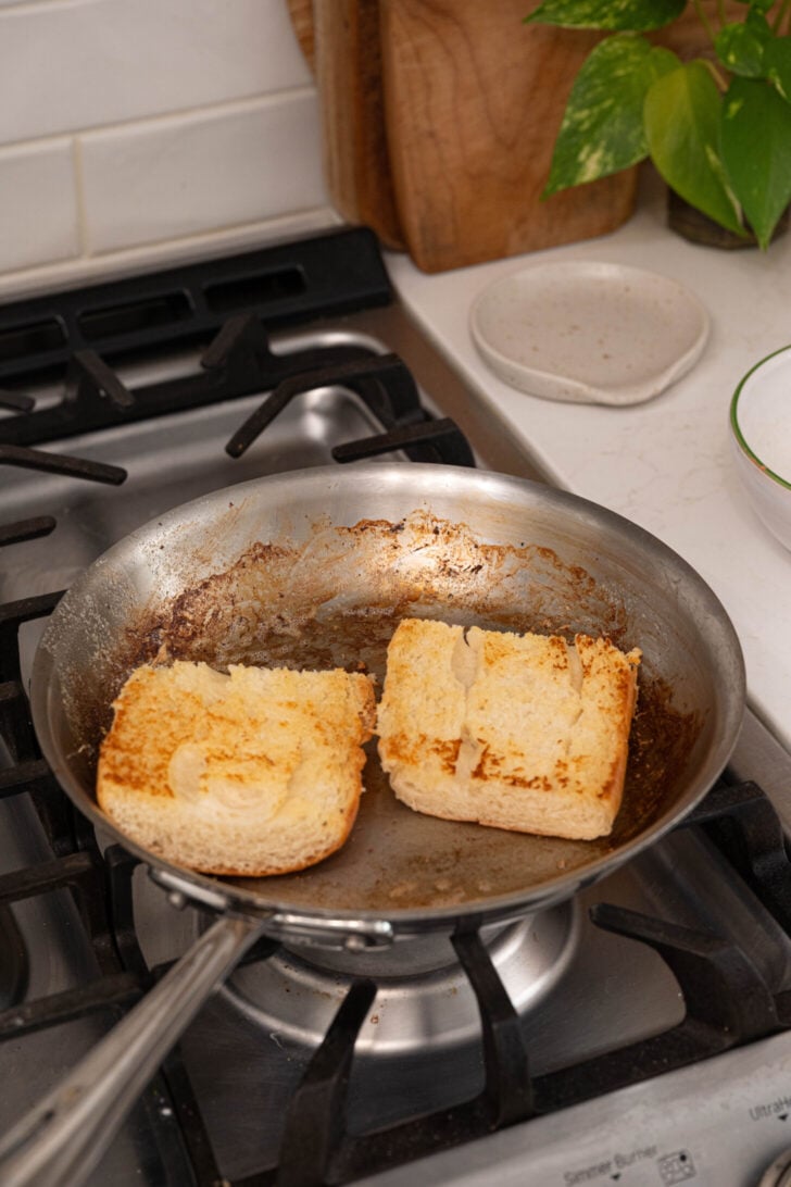 Toasted pan sobao in a pan.